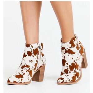 Altar’s State Cow Print Ankle Boots sz6.5